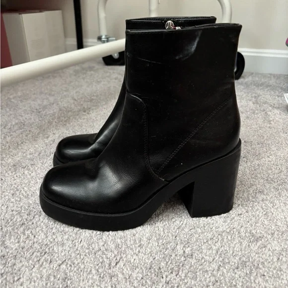 DIRTY LAUNDRY BLACK LEATHER BOOTIES - Picture 3 of 6